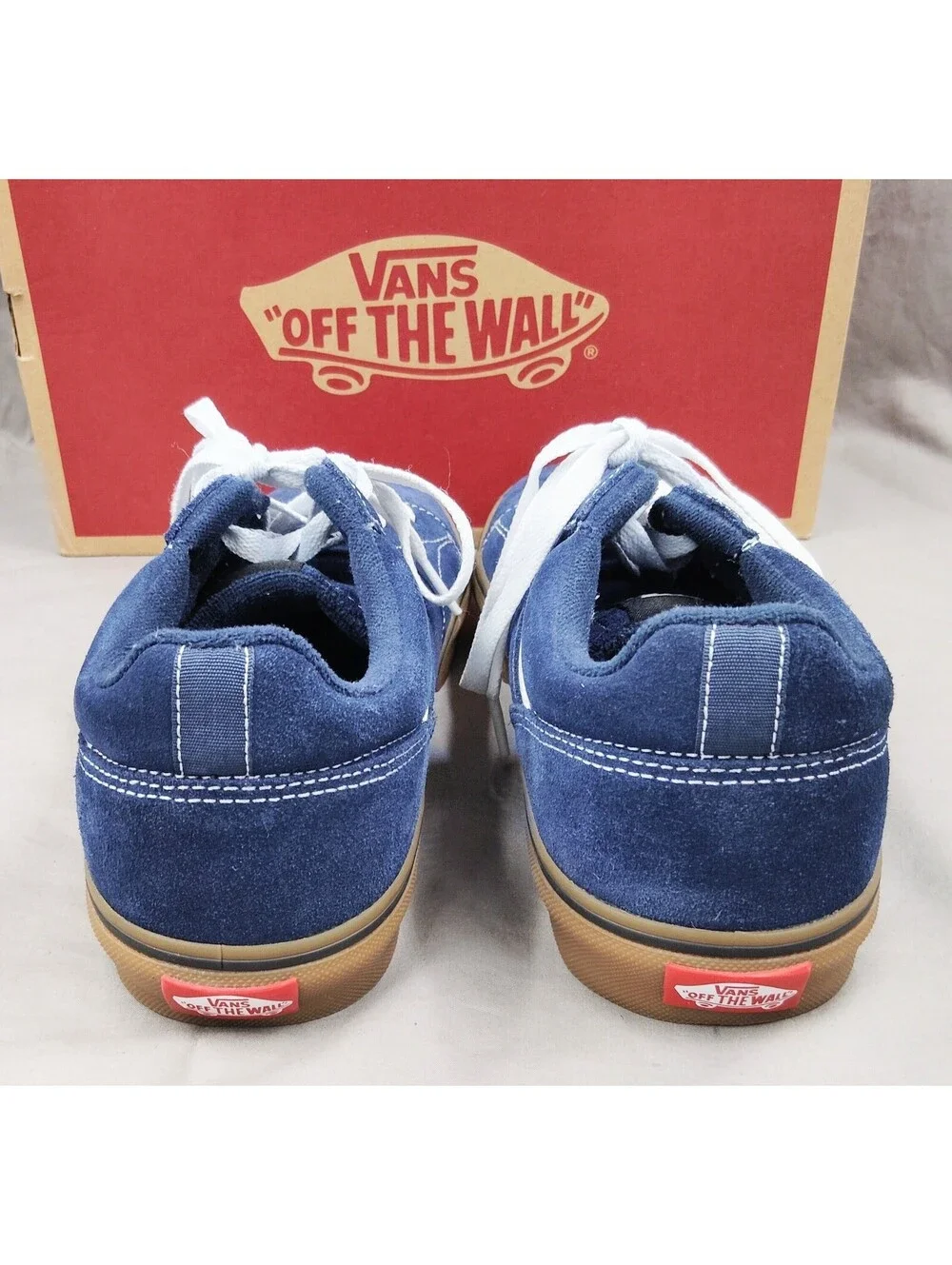 Vans Seldan VN0A4TZELSY Mens 9 Dress Blues Navy Suede Gum Shoes w/ Box
